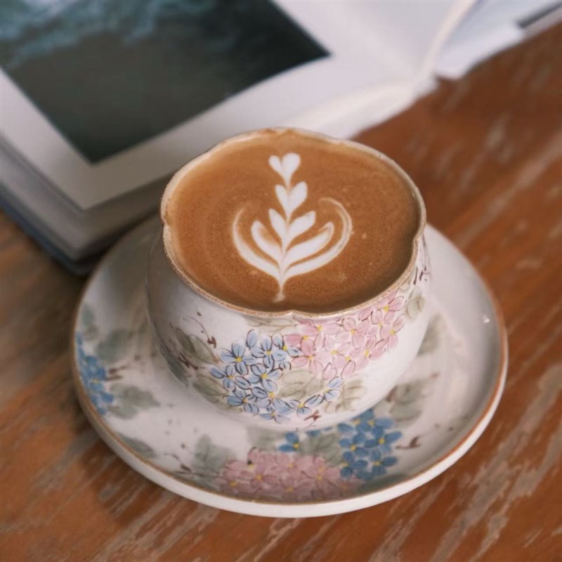 春辰手绘绣球花口杯景德镇手作陶瓷咖啡杯拿铁拉花带碟一套伴手礼