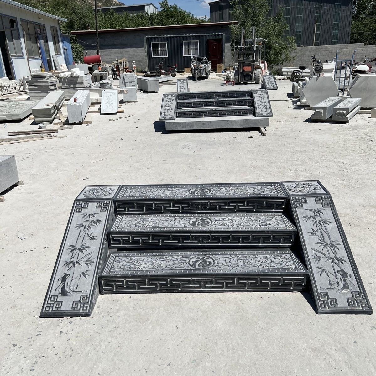 青石祥云踏步台阶石条庭院门口地雕走运石材庭院踏步过门石浮雕