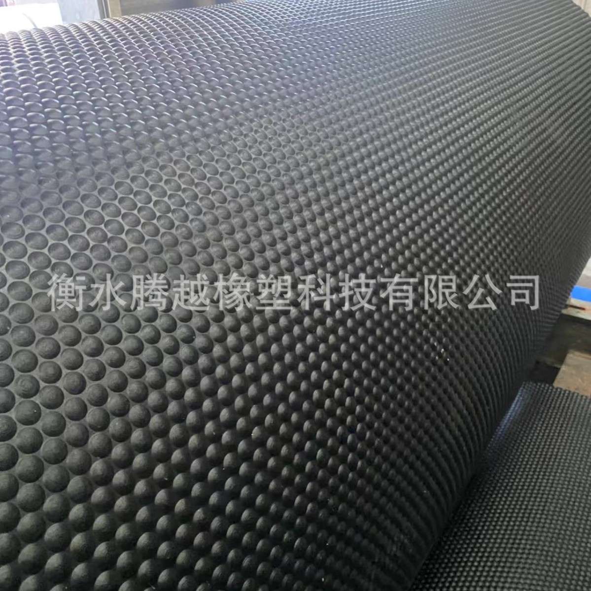 黑色珍珠纹加布橡胶耐磨输送带货车底防滑垫牛羊圈铺地牛棚橡胶垫