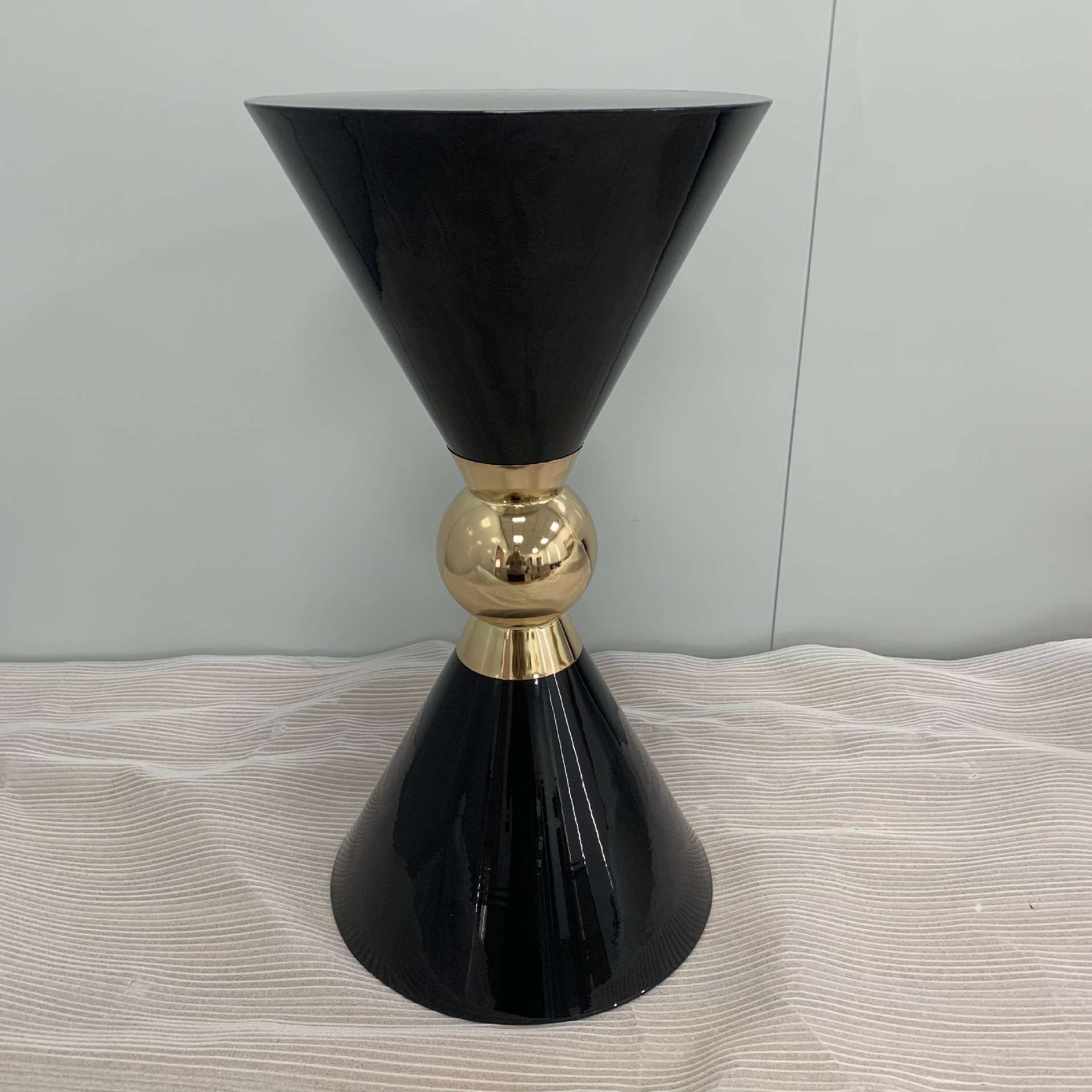 欧式现代亮光白喇叭形边几现代五金漏斗茶几轻奢客厅茶几铁艺茶几