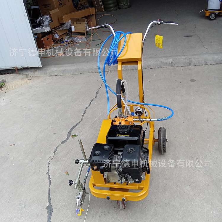 道路划线机不干胶喷涂学校塑胶跑道标线机械手推式小型冷喷画线机