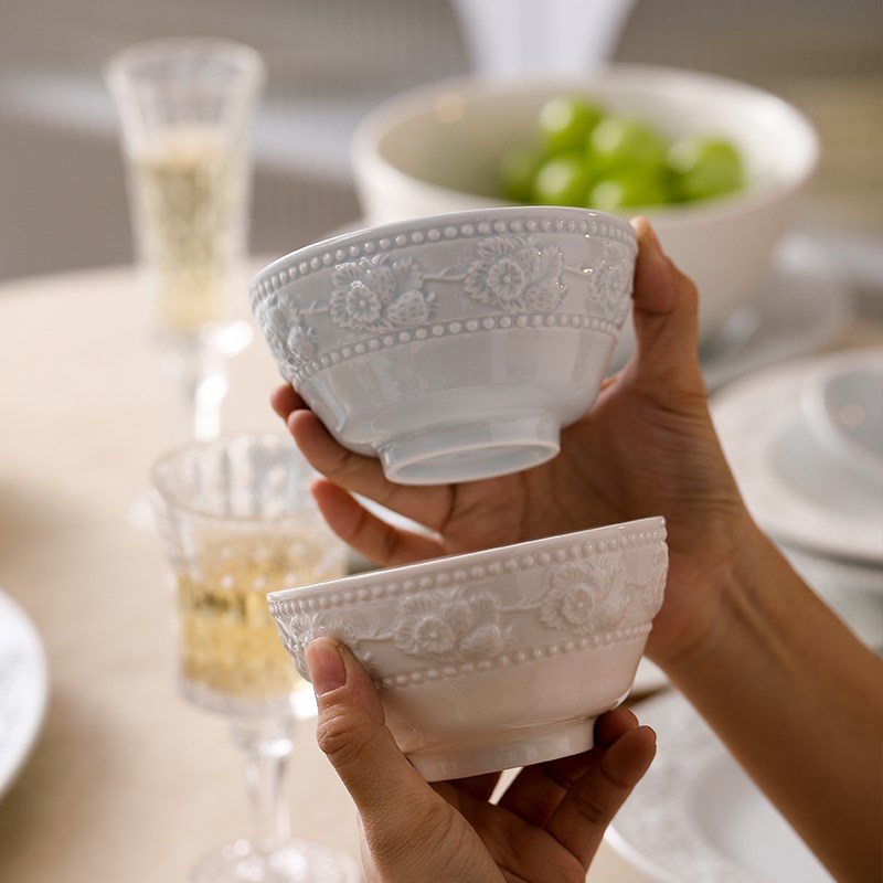 浮雕草莓高级感碗碟套装家用2024新款陶瓷餐具碗盘碗筷子乔迁送礼