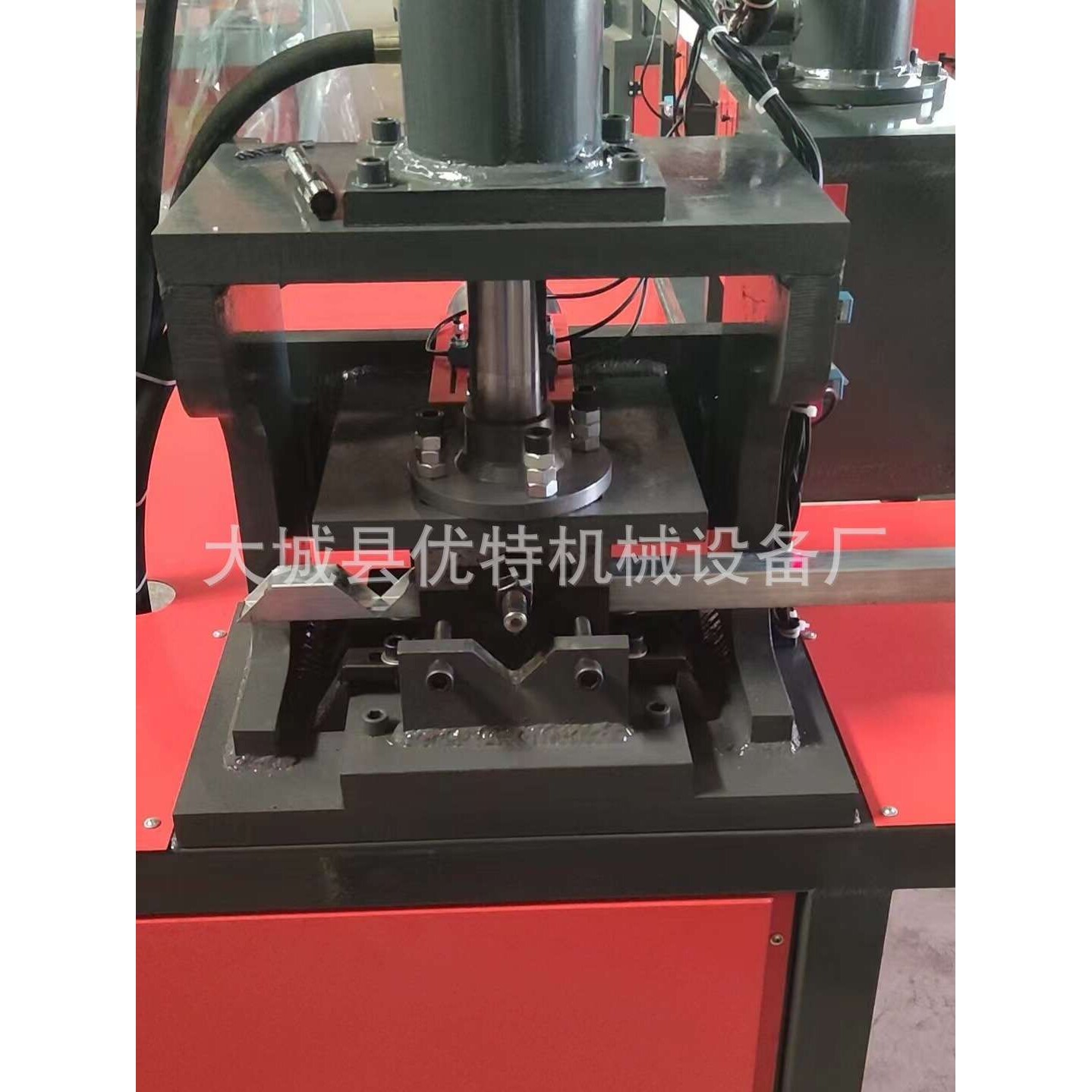 半自动液压冲孔机方管圆管护栏切断打孔机防盗网窗不锈钢冲孔机
