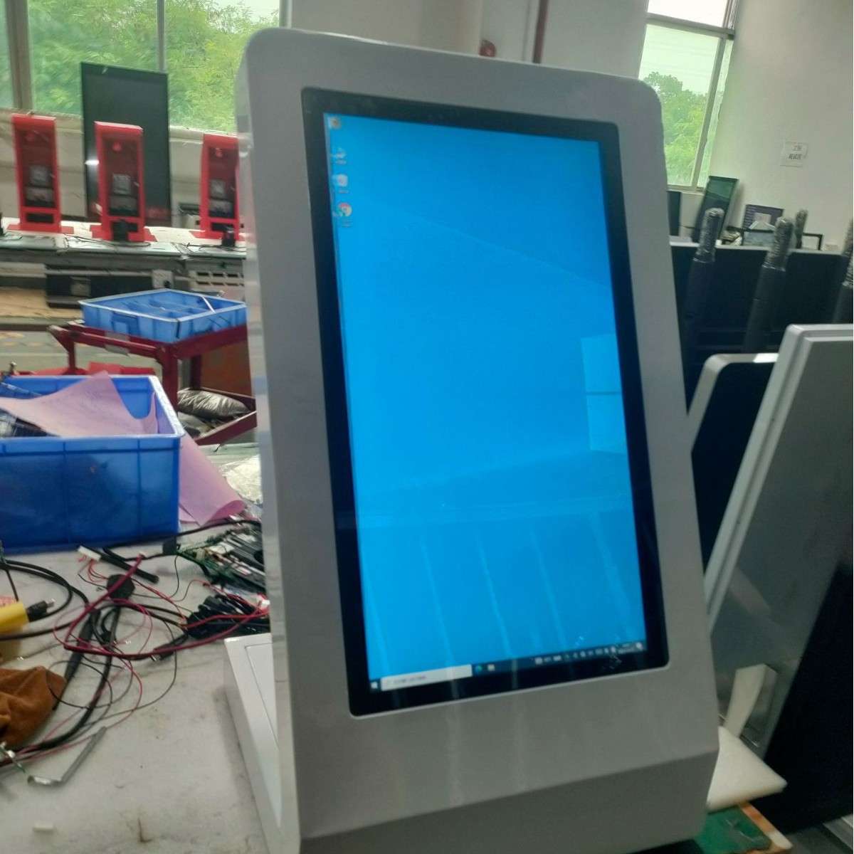 21.5寸桌面式触摸一体机商业展示信息查询高清便捷触控交互广告机