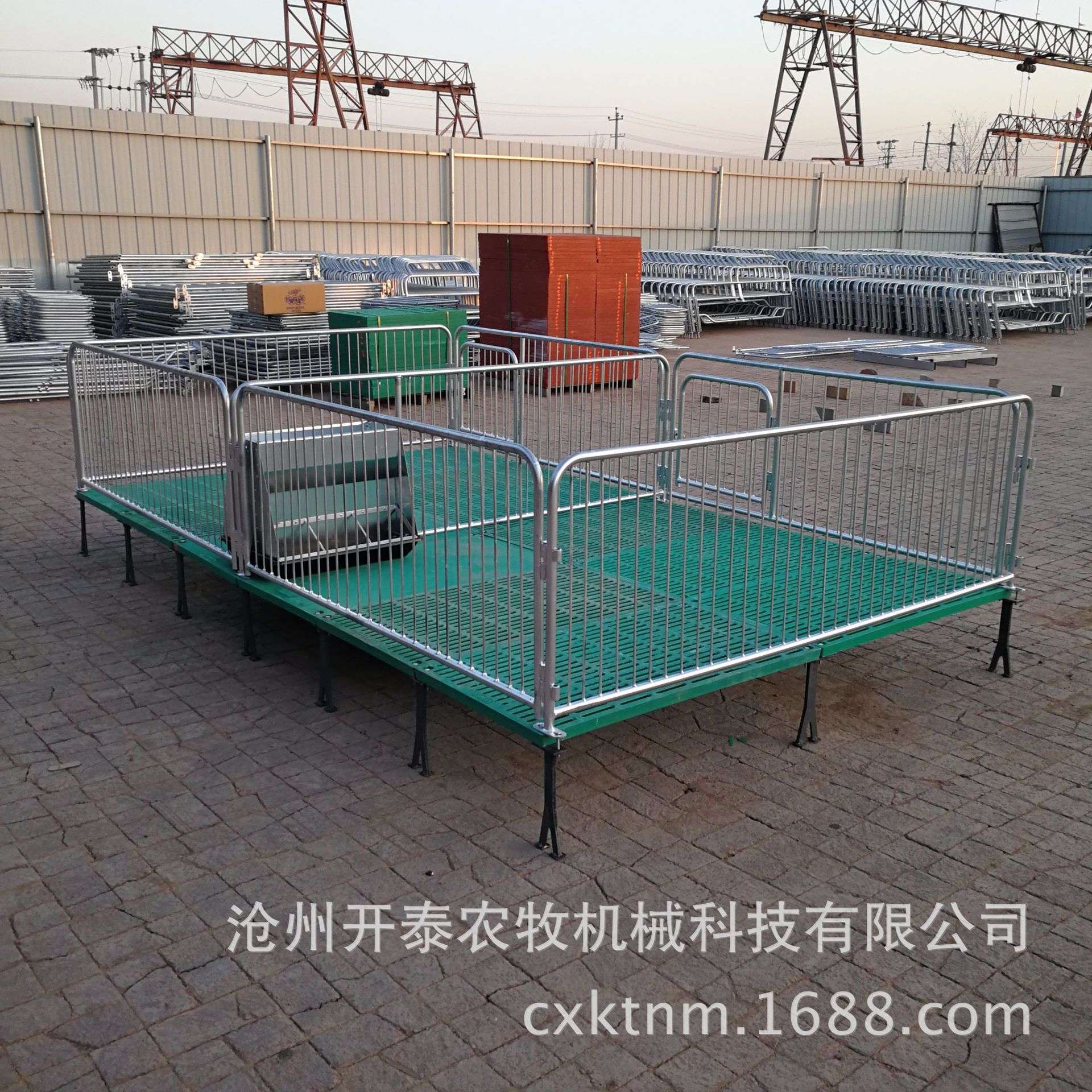 厂家升级版复合板保育床养猪场仔猪保育床镀锌母猪产床