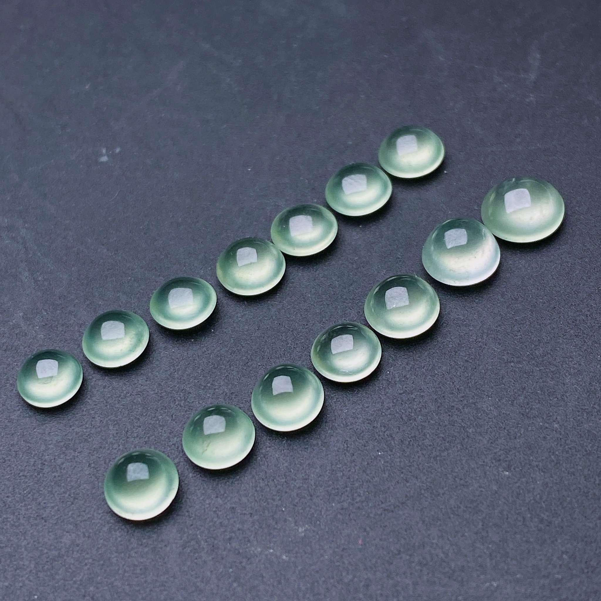 缅甸天然翡翠a货冰种晴水蛋面一手卡5-3.3，4.6mmfxj旦面裸石镶嵌