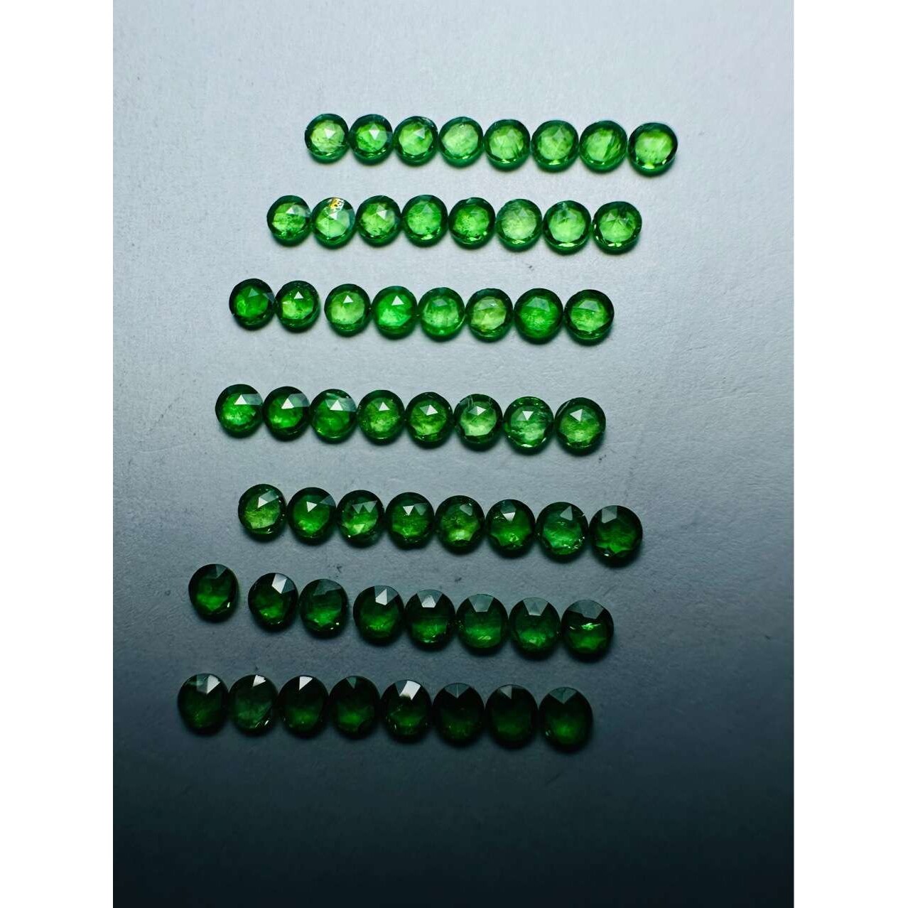 天然沙佛莱圆形平底玫瑰切圆形2.5MM绿色翠石榴石首饰配石