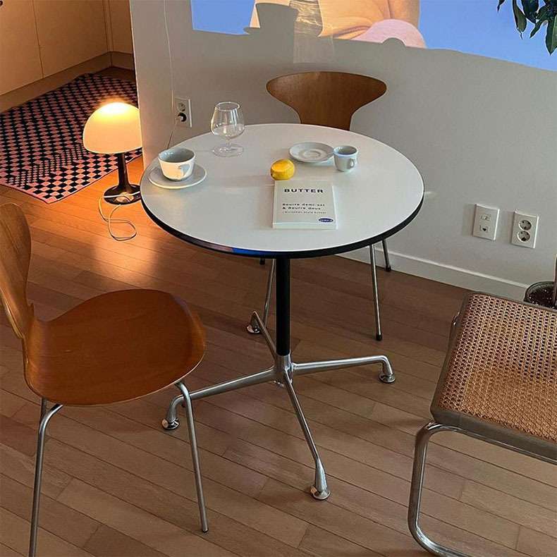 北欧伊姆斯圆桌现代简约家用小户型餐桌饭桌设计师办公会议实木
