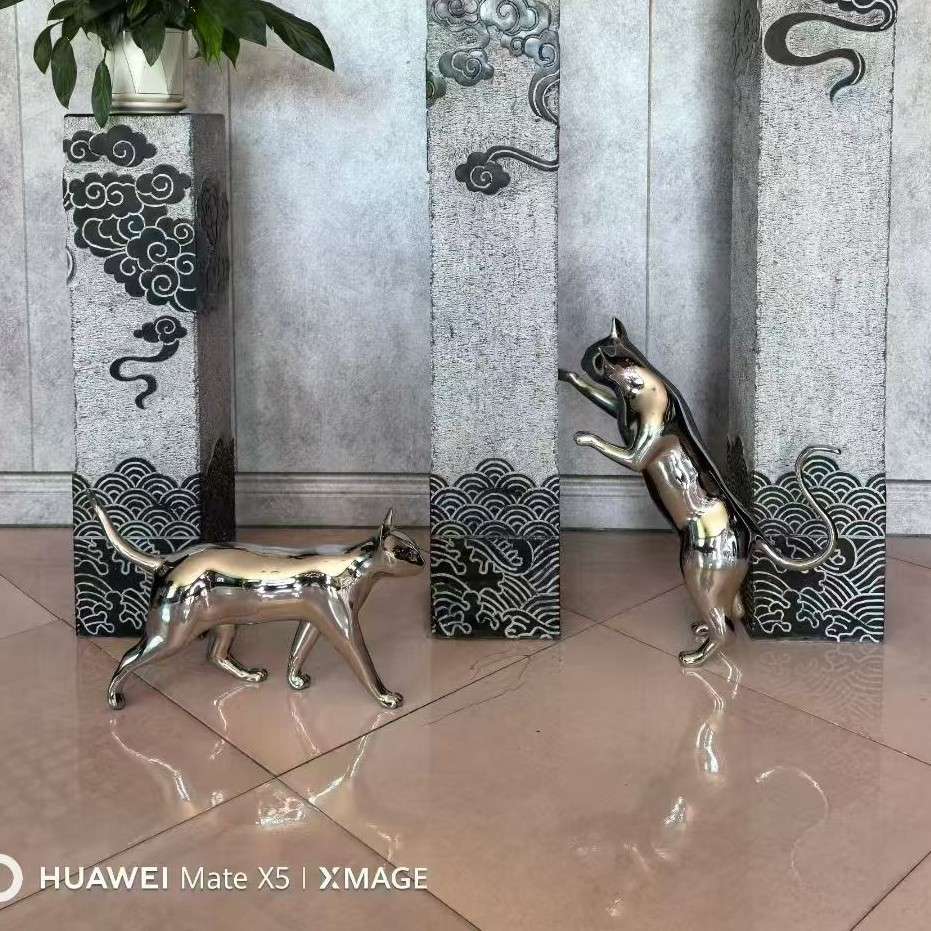 不锈钢镜面小猫雕塑售楼部别墅园林景观雕塑动物摆件装饰轻奢厂家
