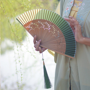 新中式国风女扇旗袍汉服扇子草绿渐变折扇新娘晨袍折叠扇子舞蹈扇