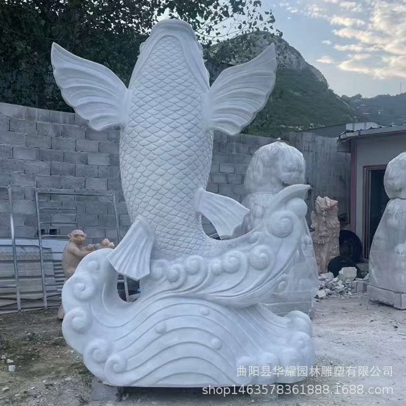 石雕鲤鱼花岗岩水池青石喷水鱼户外汉白玉吐水小鲤鱼景观流水摆件