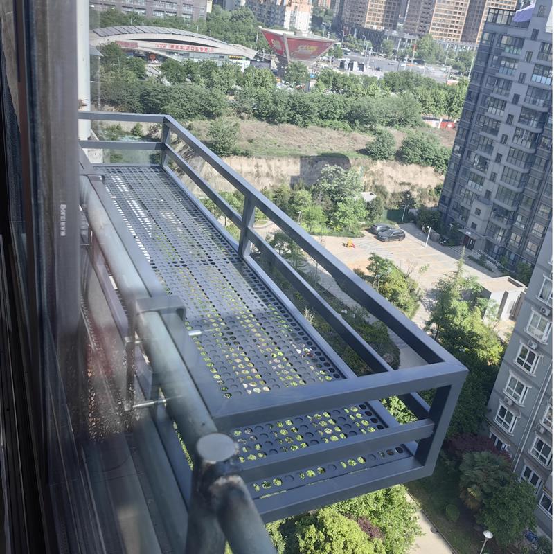304不锈钢栏杆订墙花架窗台室外置物架窗沿悬挂式烤漆灰色花盆架