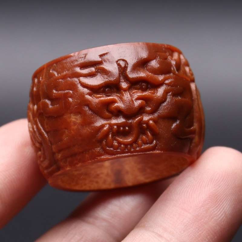 新品印尼大橄榄手工雕刻打磨扳指一念之间核雕一念魔一念文玩