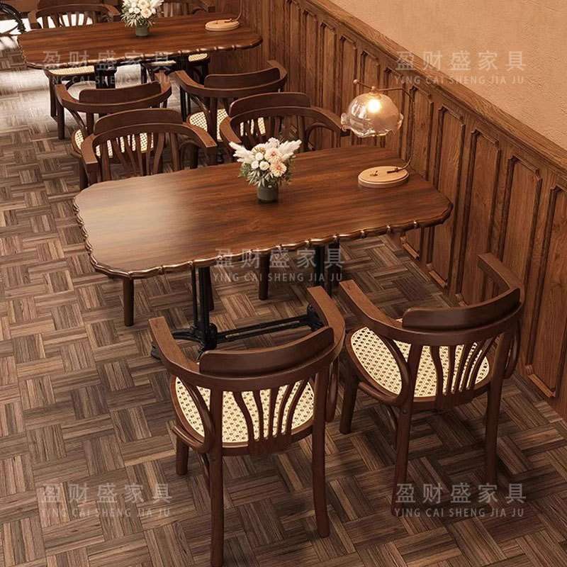 美式复古咖啡西餐厅酒馆桌椅组合奶茶甜品店清吧实木藤编椅小圆桌