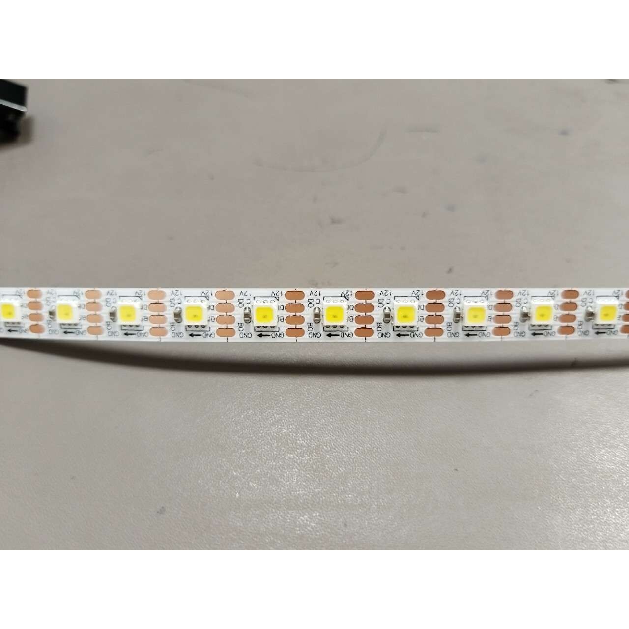 WS2814断点续传12V 3535 96灯内置IC单色跑马灯带编程灯带8mm