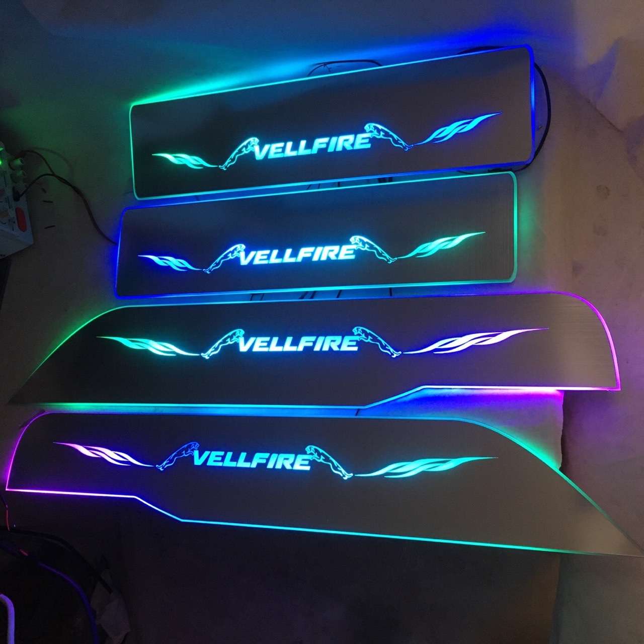 4片威尔法VELLFIRE流光幻彩门槛条 带LED灯迎宾踏板门坎条改装