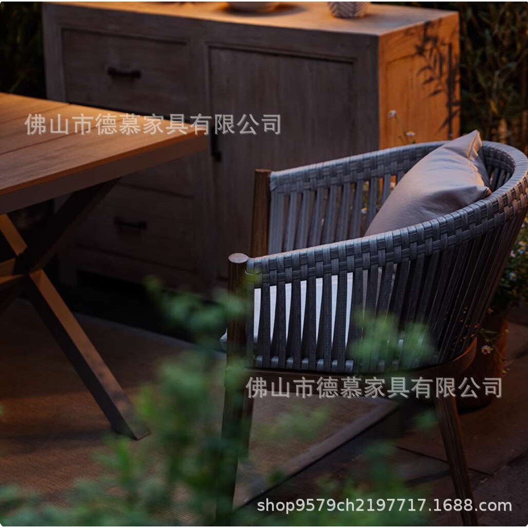 户外桌椅别墅庭院花园桌椅休闲露台藤椅铝合金仿木纹桌组合室外编