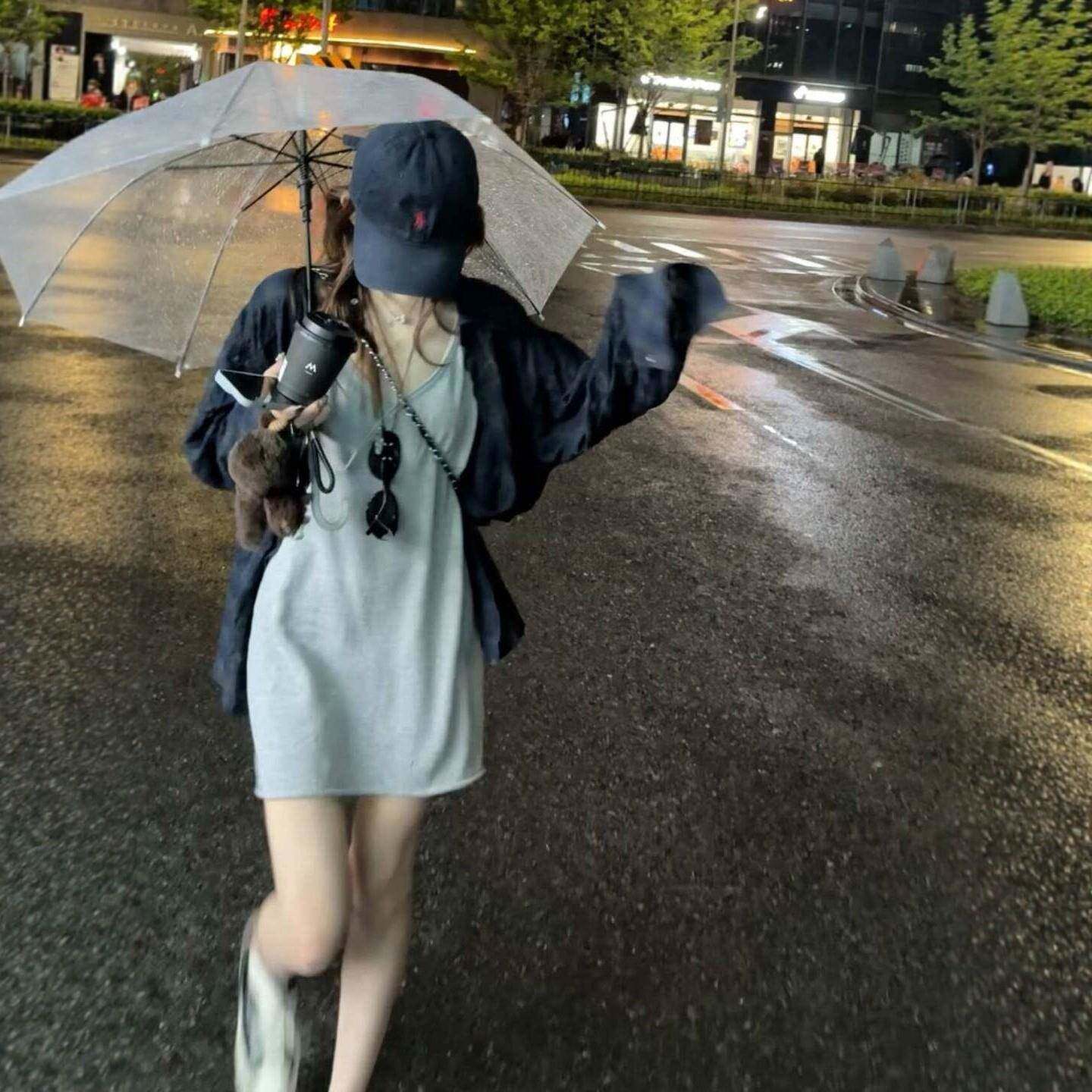 2026夏季慵懒背心裙韩系V领卷边针织吊带裙女叠穿收腰a字洋装