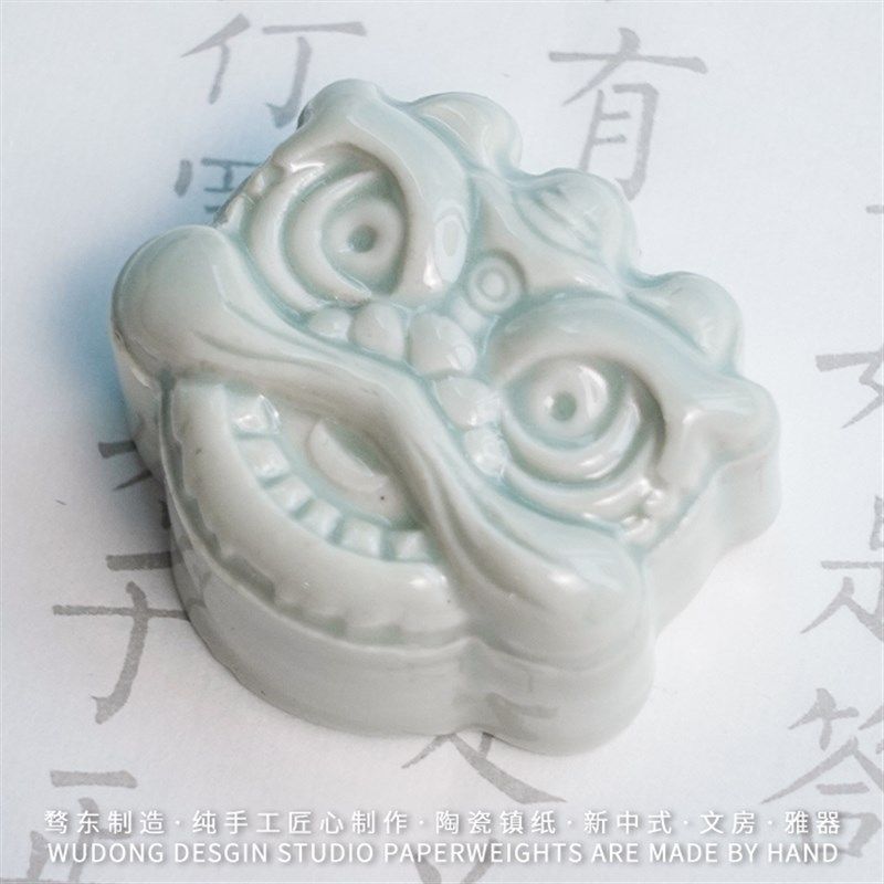 骛东制造醒狮镇纸笔架纯手工手绘陶瓷小摆件文房四宝创意毛笔笔搁