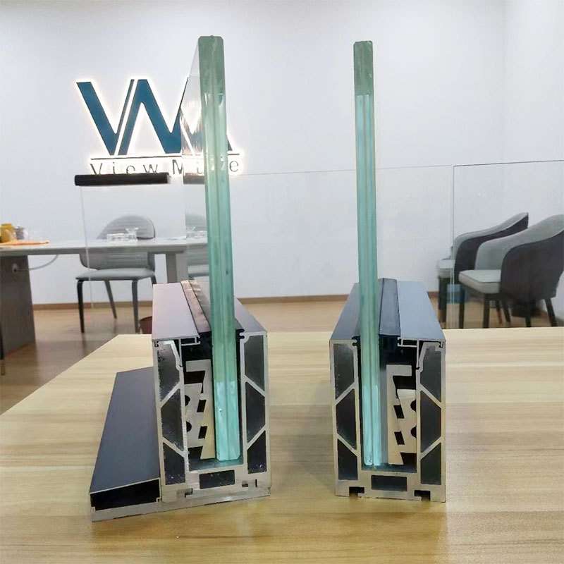 别墅全玻璃护栏工厂阳台木楼梯铝合金钢化玻璃U型槽