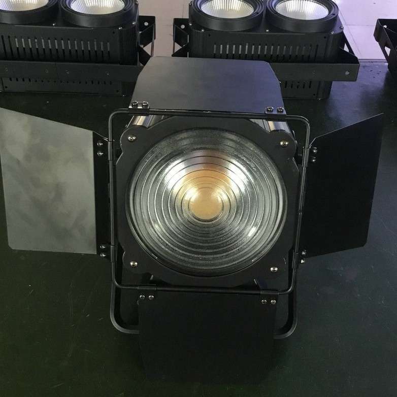 LED200W影视聚光灯舞台灯微电影演播室补灯光T台直播面光灯柔光灯