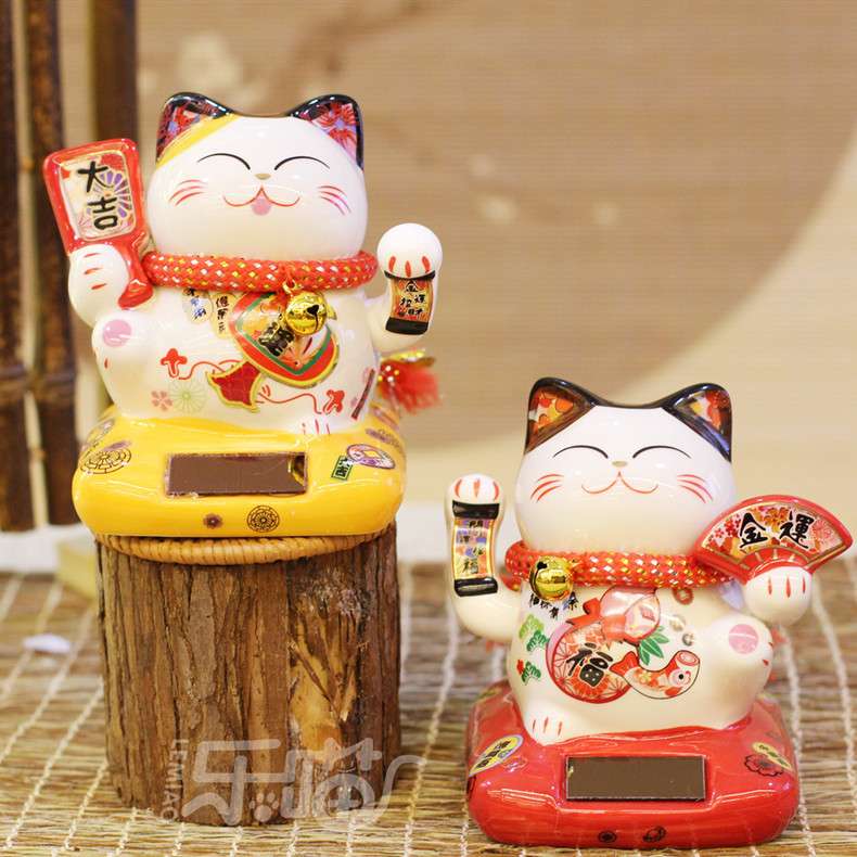 乐喵新款太阳能招财猫光能陶瓷摇手猫汽车摆件车载饰品招财平安