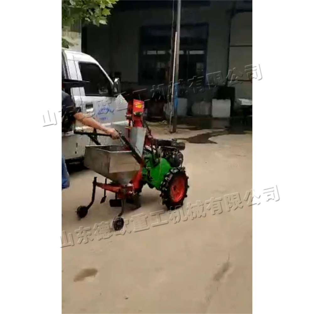 大棚土豆种植设备 农用芋头土豆播种机 小型手推式马铃薯种植机