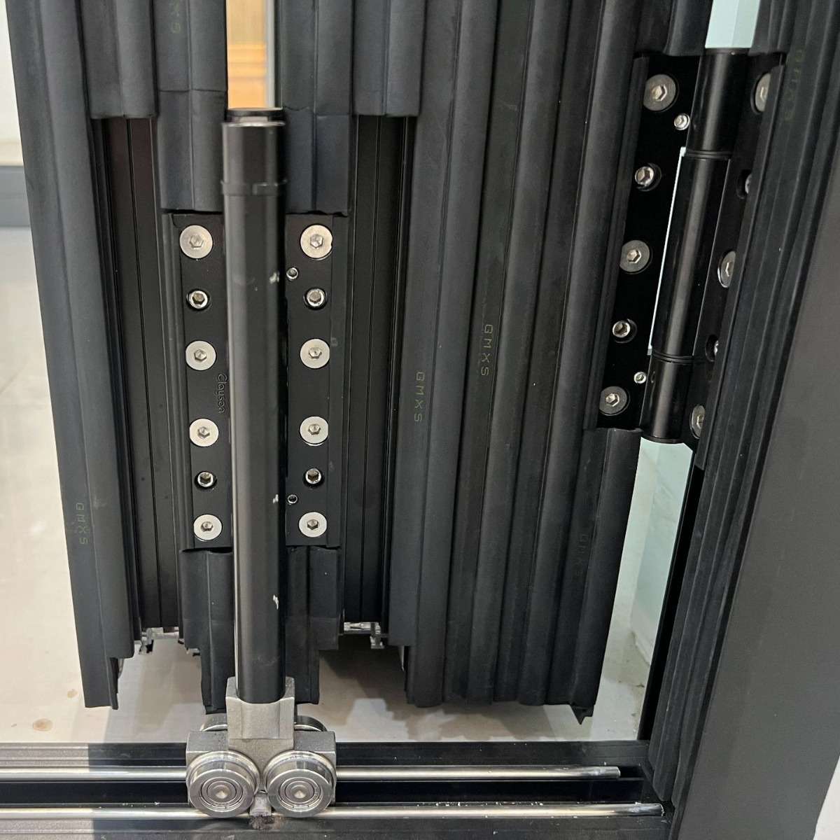 铝合金大折叠门断桥铝玻璃门别墅阳台客厅厨房隔音佛山重型折叠门