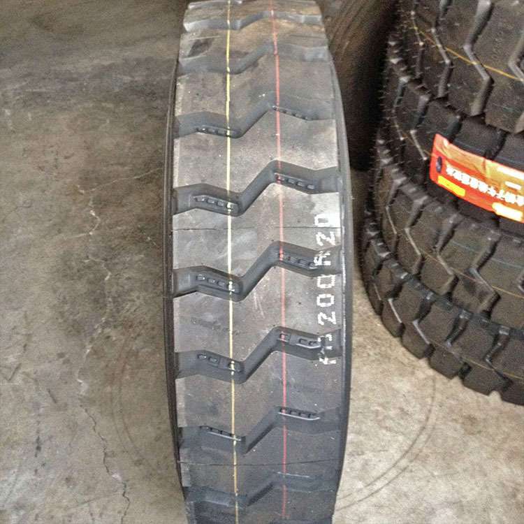 热卖 全钢子午线轮胎 1200R20  耐磨  轮胎厂家质优价廉