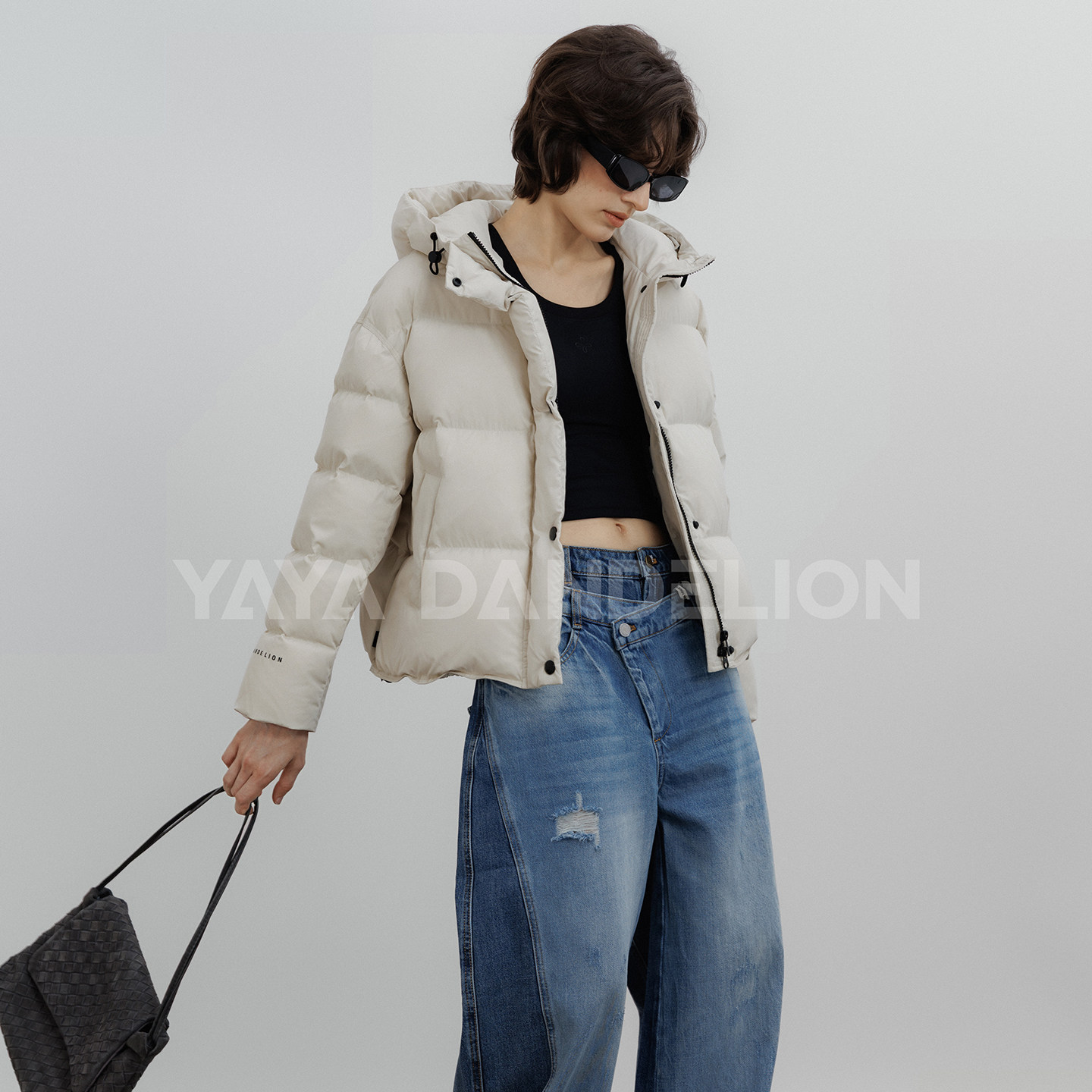 鸭鸭潮流羽绒服女短款连帽保暖休闲上衣新款秋冬显瘦时尚百搭外套