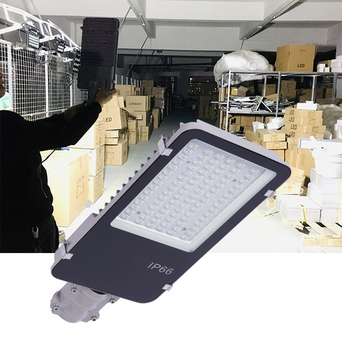led路灯头90瓦防水庭院灯户外超亮广场新农村道路挑臂电线杆220V