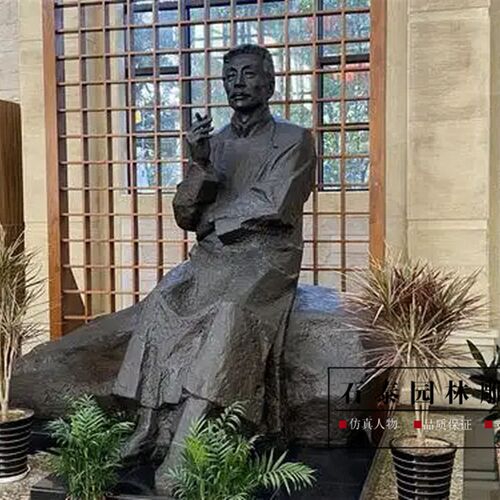 铸铜鲁迅雕像定制玻璃钢大型校园人物名人肖像纪念馆文化雕塑装饰