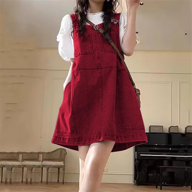 2024夏季新款宽松显瘦减龄红色牛仔背带裙女短款吊带连衣裙小个子图片