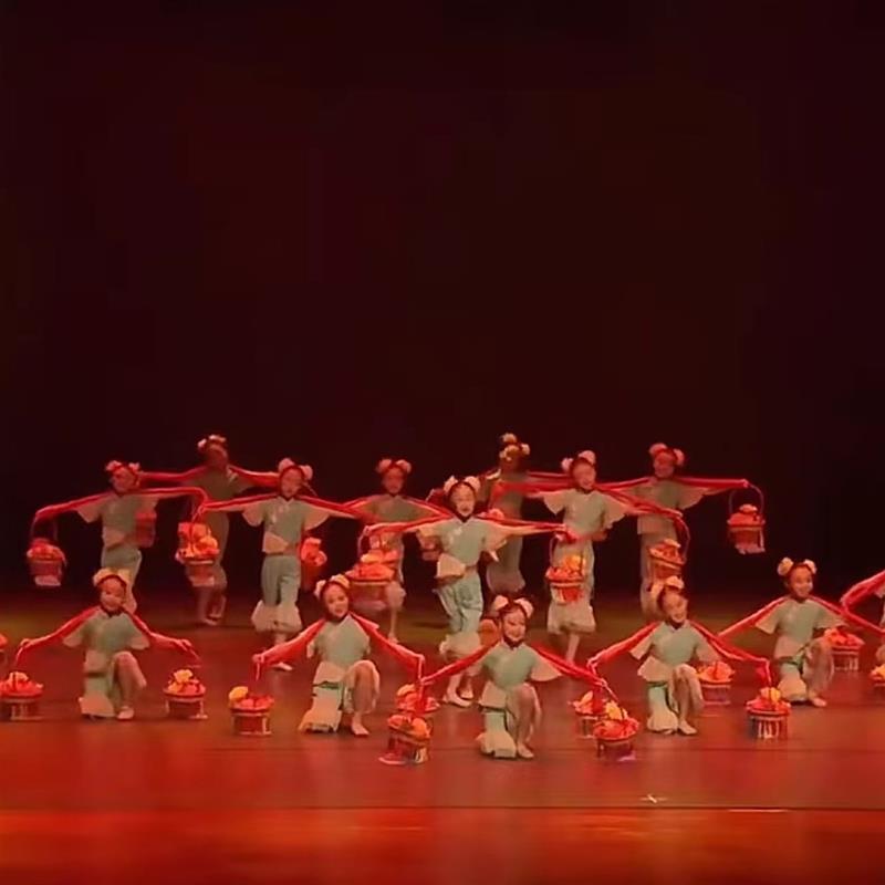 儿童花儿挑挑表演服女童中国风舞蹈服花挑娃娃跳春来女童古典舞服图片