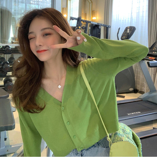 开衫外套女2024新款夏冰丝针织很仙的防晒薄款空调衫短款V领上衣