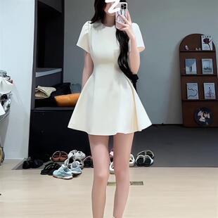 杏色短袖洋装气质高级感2026新款收腰显瘦赫本风宴会礼服短裙子