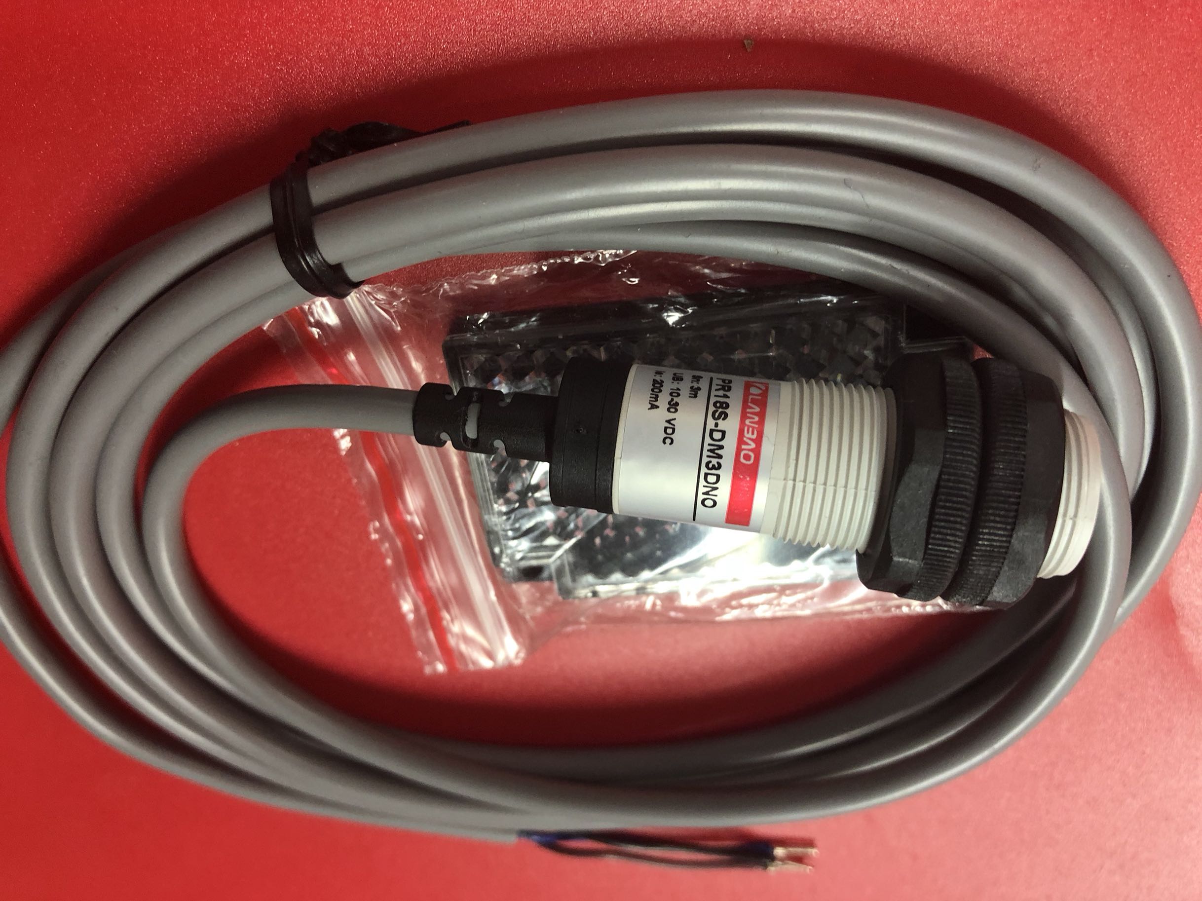 PR18S-DM3DNO上海兰宝LANBAO光电传感器M18直径镜片反射距离3米