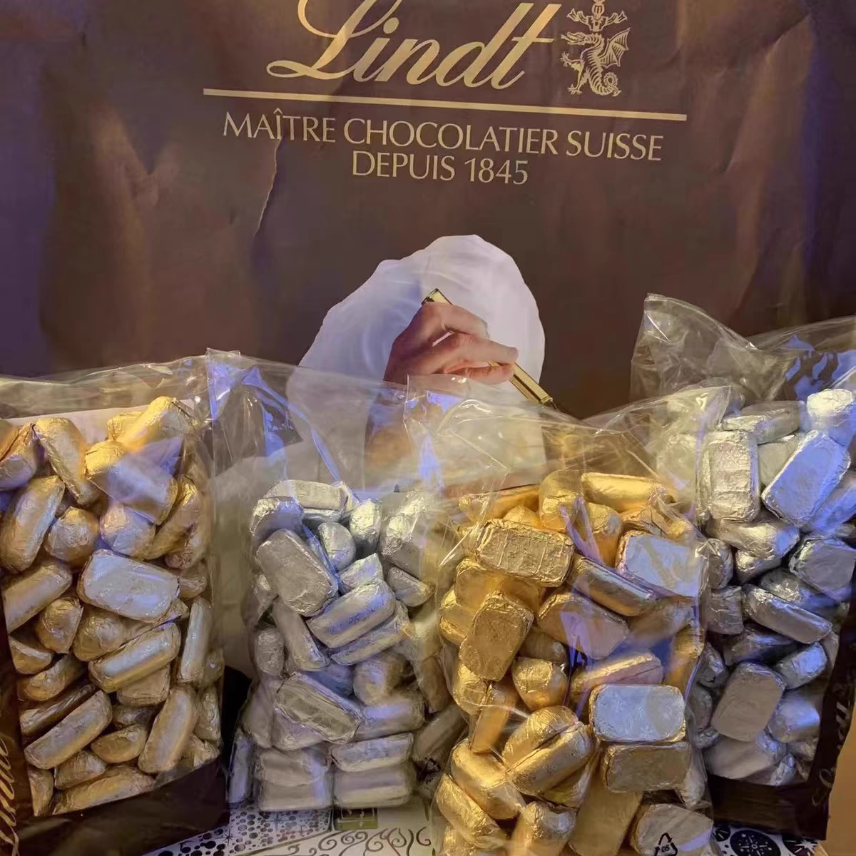 法国lindt进口瑞士莲冰山巧克力牛奶黑软心圣诞礼物散装年货零食