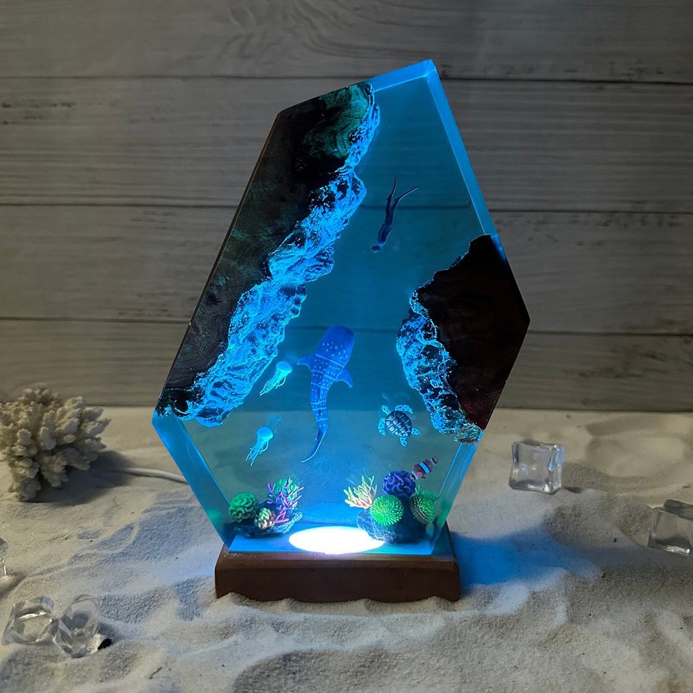 海洋生物树脂夜灯海龟鲸鲨潜水员木制品 家人节日礼物