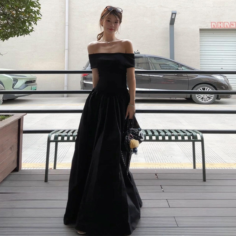 黑色一字肩连衣裙女2026新款夏收腰显瘦法式掐腰露肩赫本性感长裙
