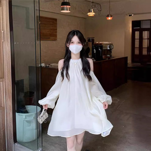 露肩挂脖设计感独特连衣裙秋季新款宽松时尚气质白色a字裙女