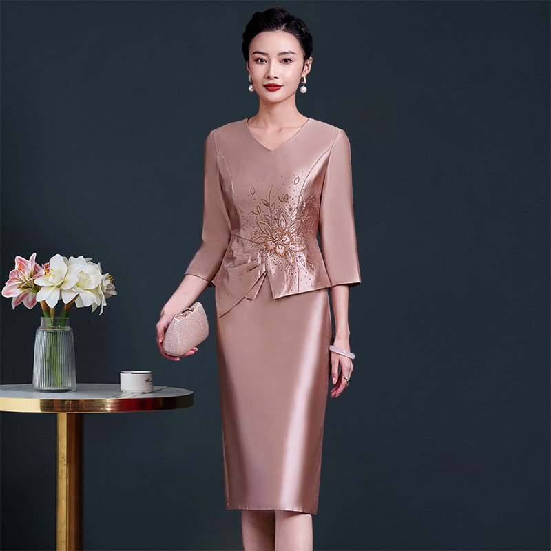 2026春秋新款高贵洋气妈妈婚礼礼服高档连衣裙年轻款喜婆婆婚宴装