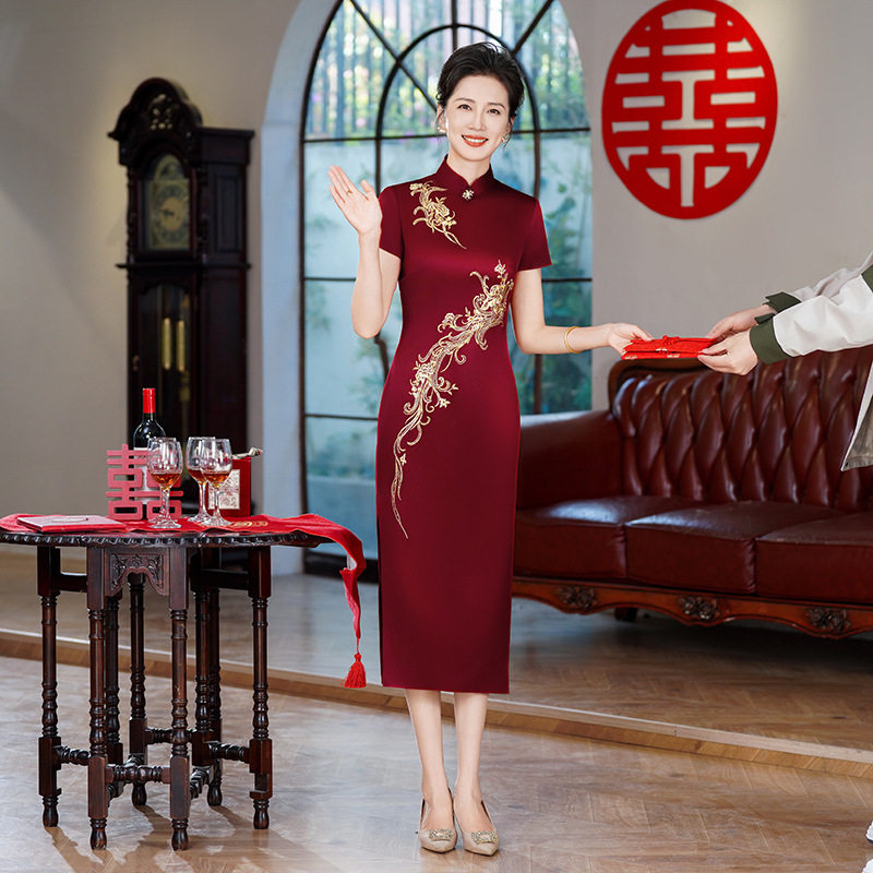 婚宴酒红复古中长旗袍喜婆婆