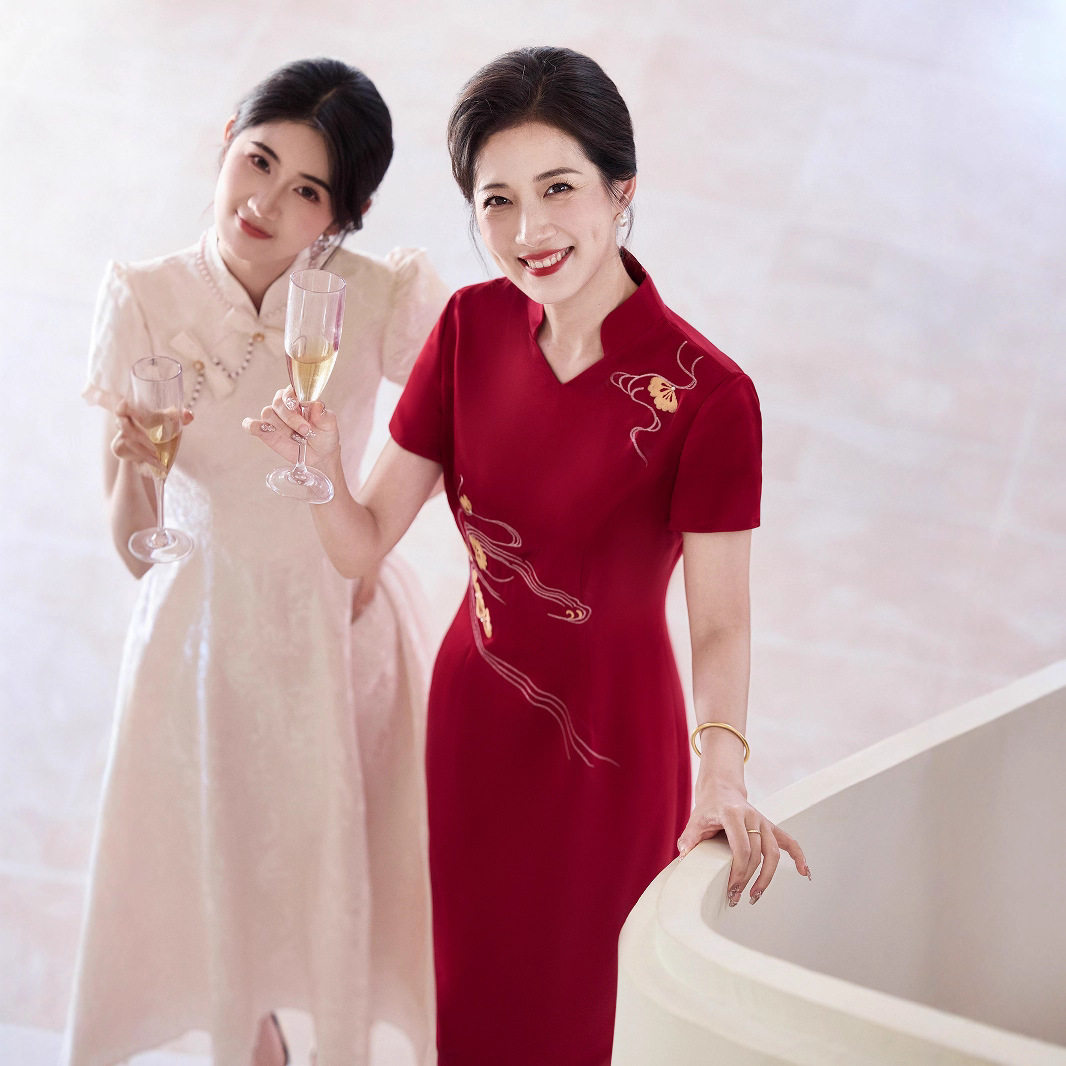新款妈妈装婚宴会高端刺绣旗袍裙喜婆婆高贵优雅结婚晚礼服敬酒服