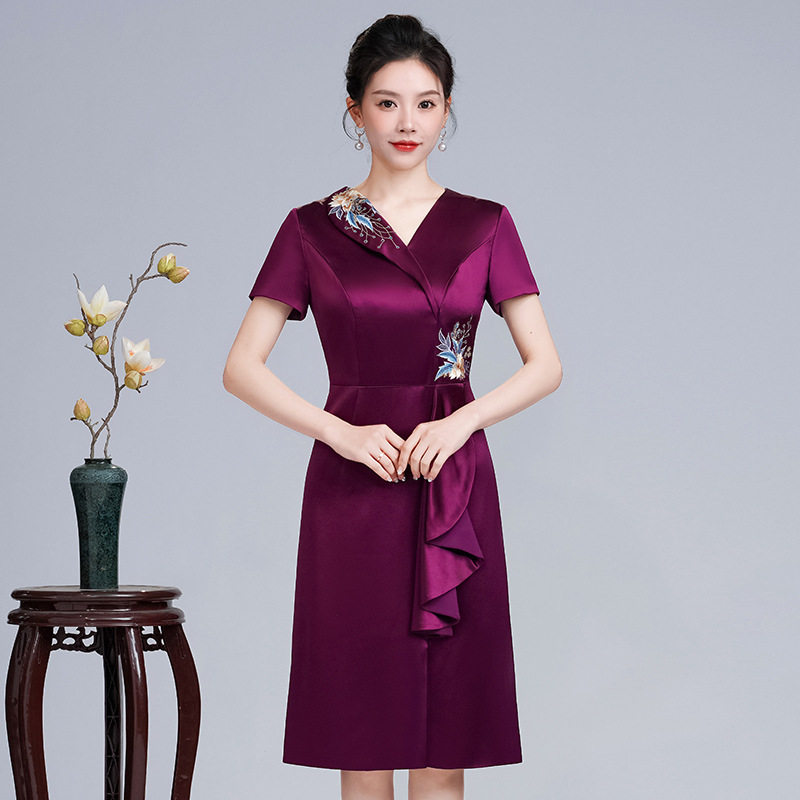 中年妈妈夏装新款连衣裙夏季改良刺绣旗袍女装婚宴礼服裙子
