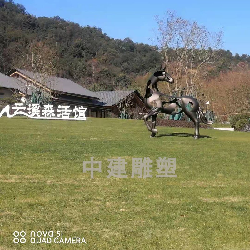 户外不锈钢金属马雕塑园林景观小品酒店装饰摆件抽象复古动物雕像