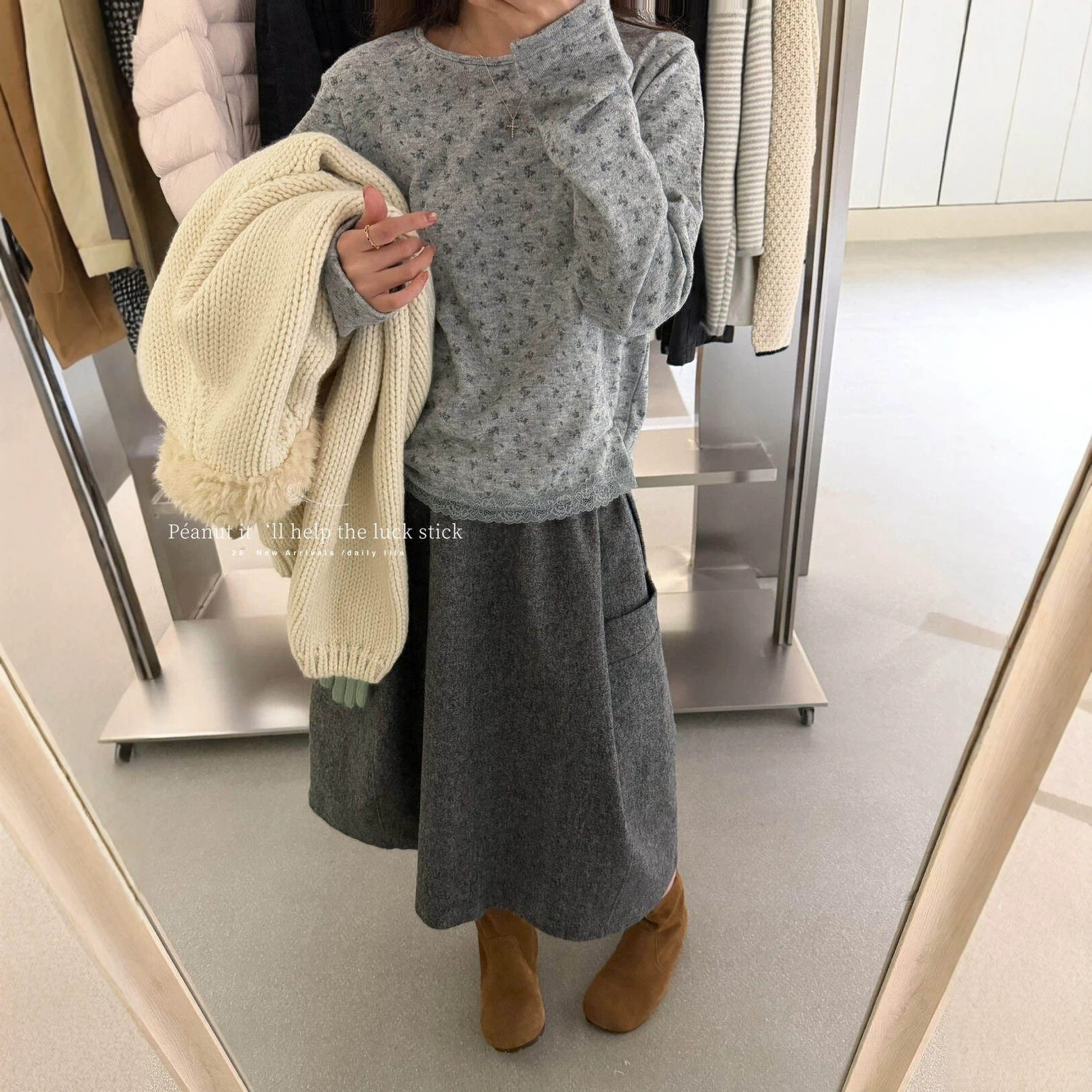 peanut花生家秋冬韩系温柔风碎花蕾丝拼接百搭圆领长袖T恤女12110