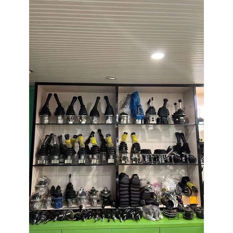 徐工85/110/135/150操纵杆手柄总成行走脚踏阀/板手柄胶主炮副炮