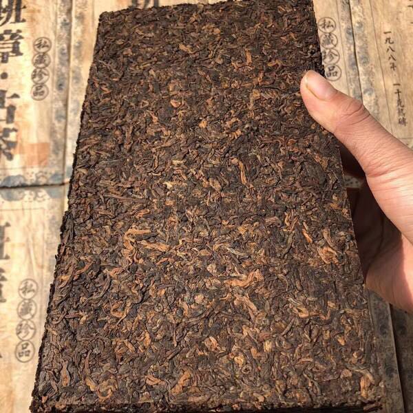 1988年班章古茶 云南普洱老熟茶陈香浓郁茶水甜滑1000g一砖