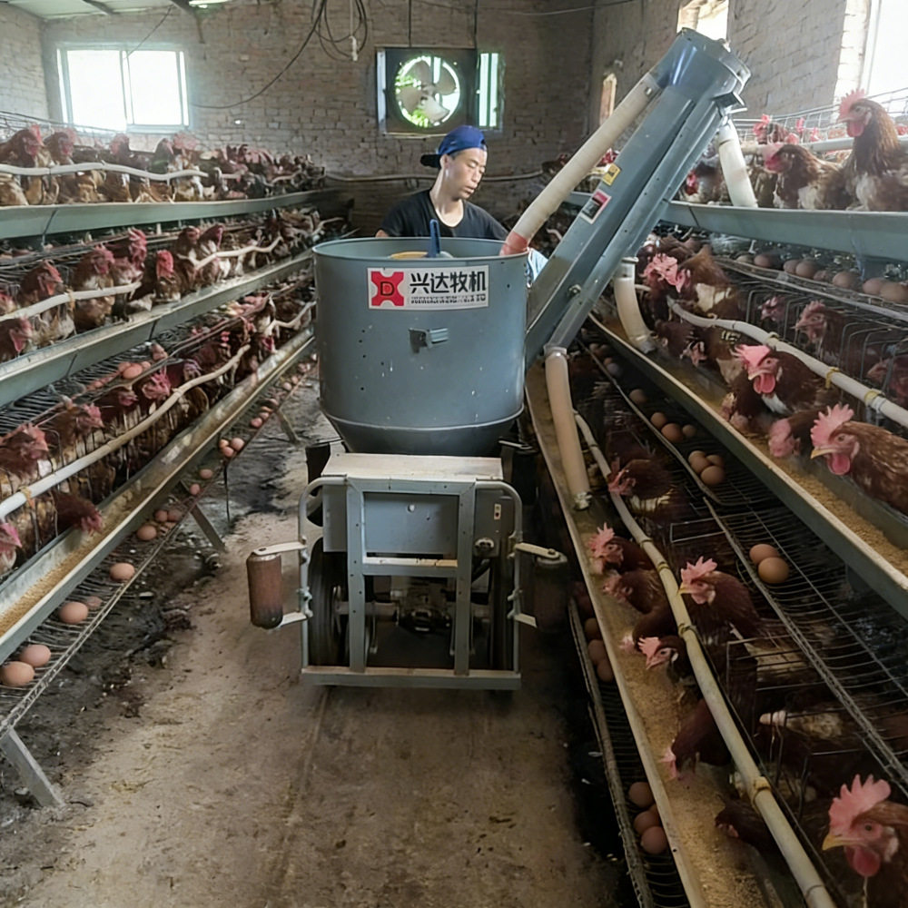 兴达牧机笼养肉鸡家禽加料机阶梯式蛋鸡喂料车自动撒料机